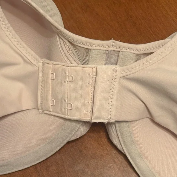 NWT Bali Smoothing Bra 38B Cream Breathable Comfortlite Underwire - Picture 8 of 10